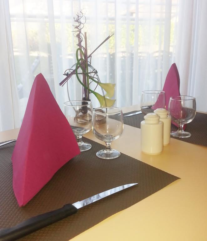 Hotel Vallee Bleue Montalieu-Vercieu Exteriör bild