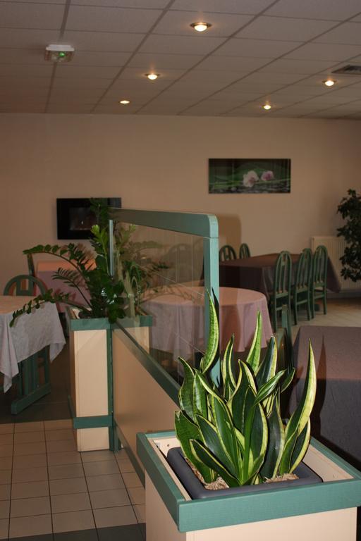Hotel Vallee Bleue Montalieu-Vercieu Exteriör bild