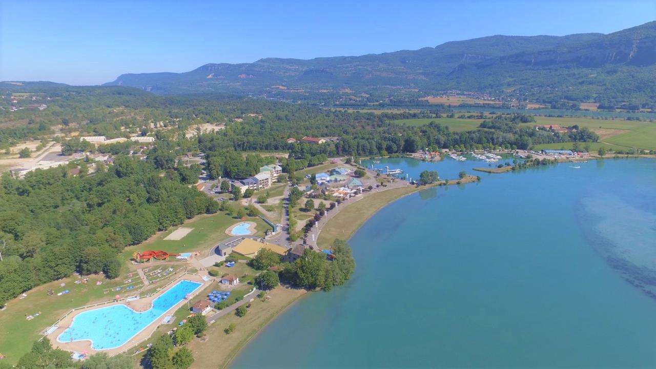 Hotel Vallee Bleue Montalieu-Vercieu Exteriör bild