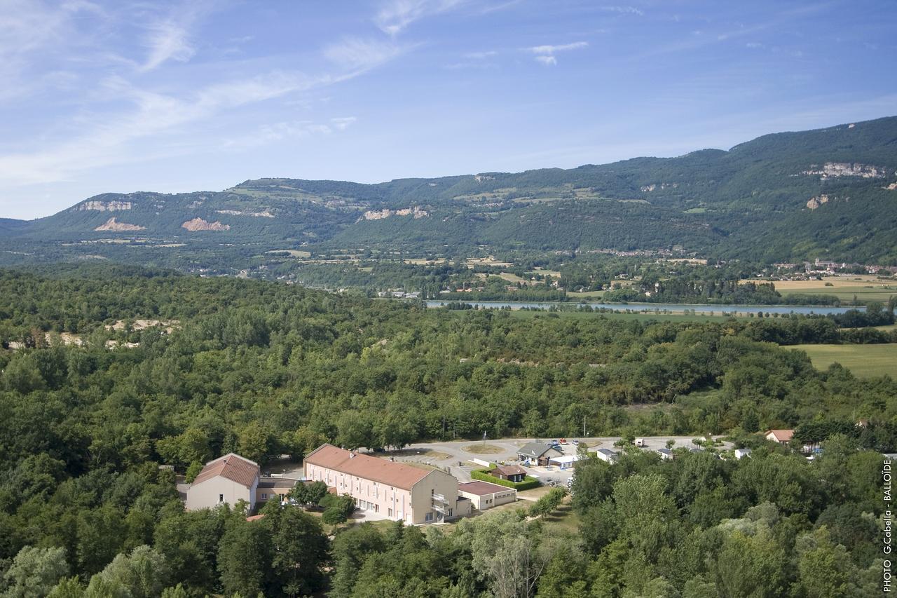 Hotel Vallee Bleue Montalieu-Vercieu Exteriör bild